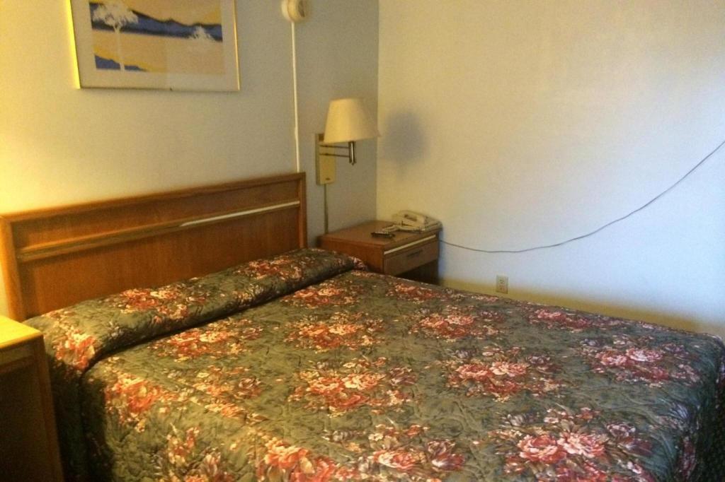 DuBois Manor Motel - photo 13
