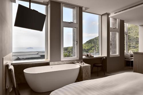 Daybreak — 4-Star Luxury Hotel in Jiufen, Republic of China Taiwan
