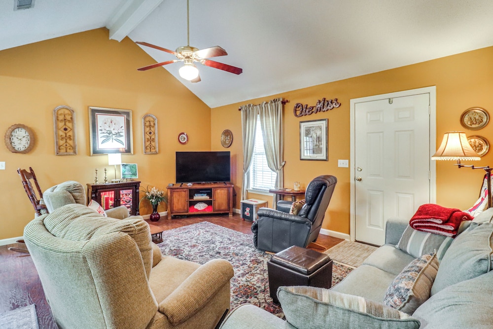 4 Mi to Ole Miss: Game Day Group Getaway in Oxford, United States