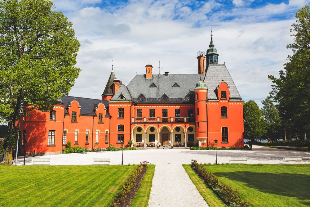 Lejondals Slott - carbon neutral hotel in Bro
