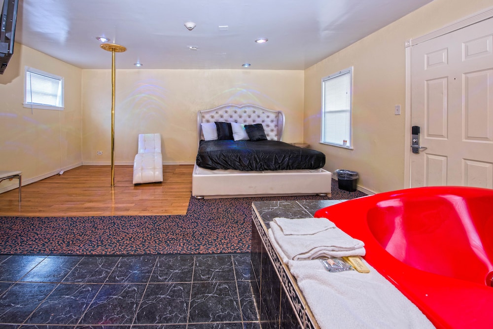 Presidential Inn & Suites - photo 15