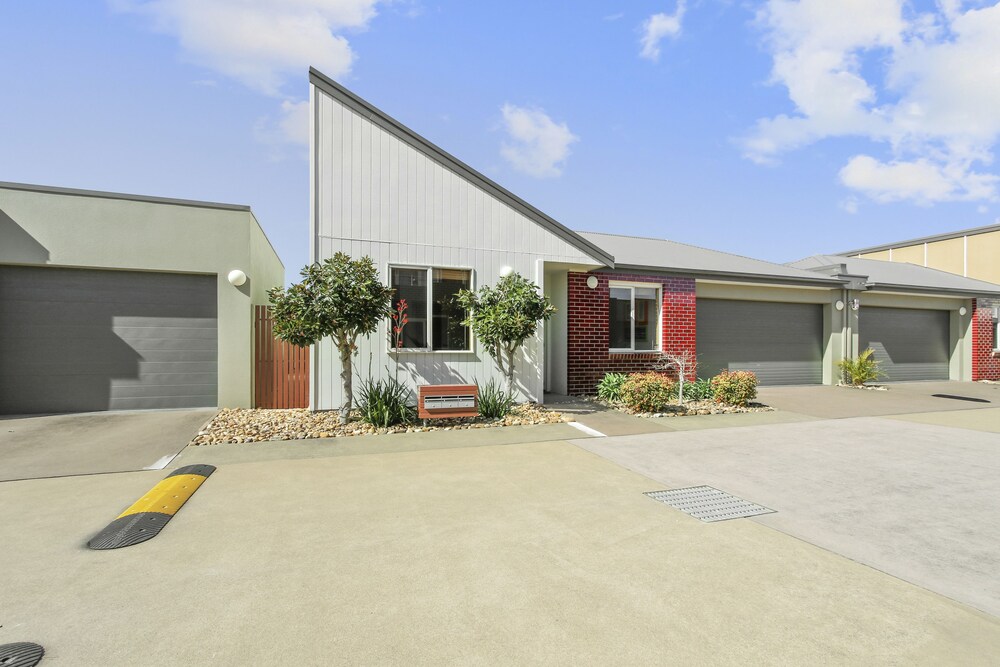 Apartments on Church — 4-Star Luxury Hotel in Lakes Entrance, Australia