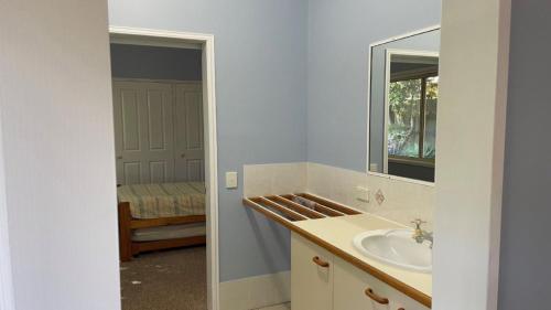 Ground floor family unit on the canal with free WIFI in Bongaree, Australia