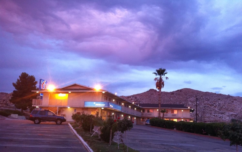 Hilltop Inn & Suites - photo 40