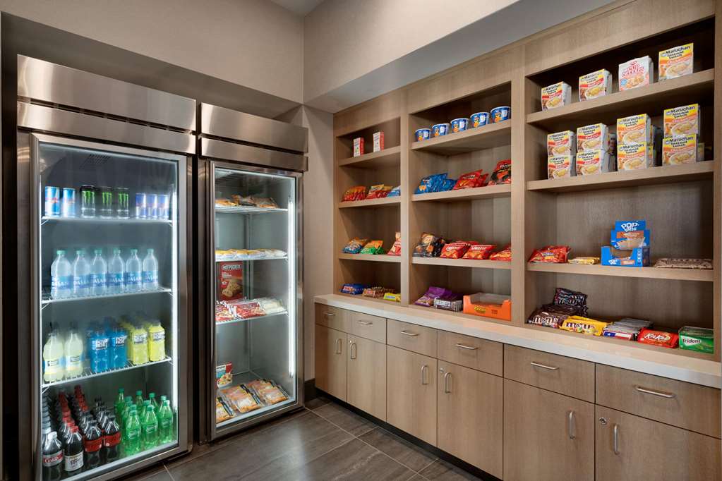 La Quinta Inn & Suites by Wyndham San Antonio Seaworld LAFB - photo 40