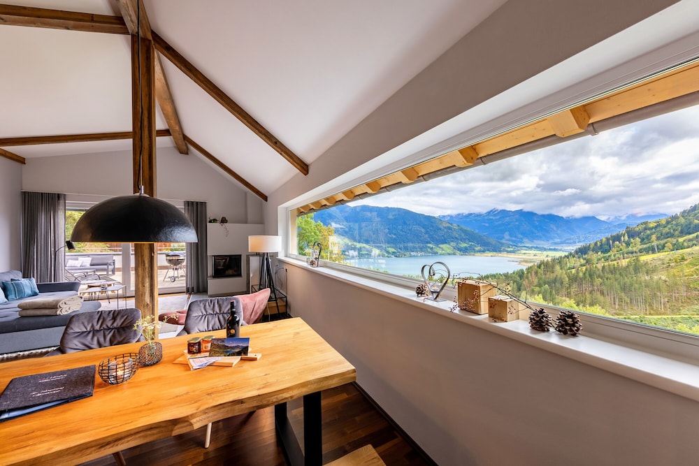 der Sonnberg Alpinlodges Apartments mit Seeblick privater Sauna und Self Check In — 4-Star Luxury Hotel in Zell Am See, Austria