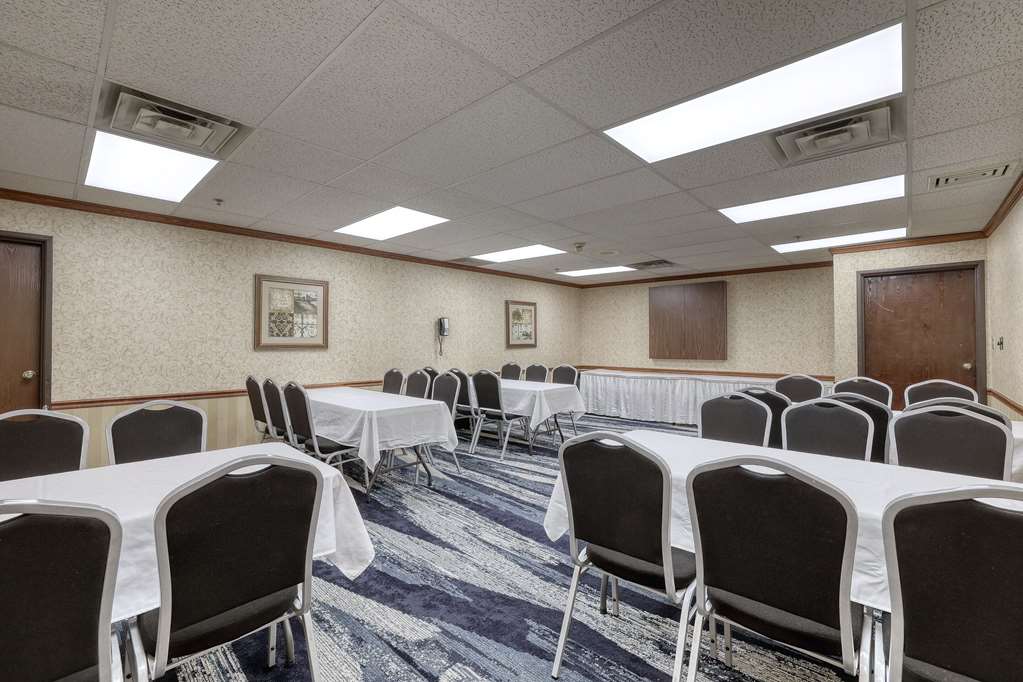 Comfort Suites Appleton Airport - photo 70