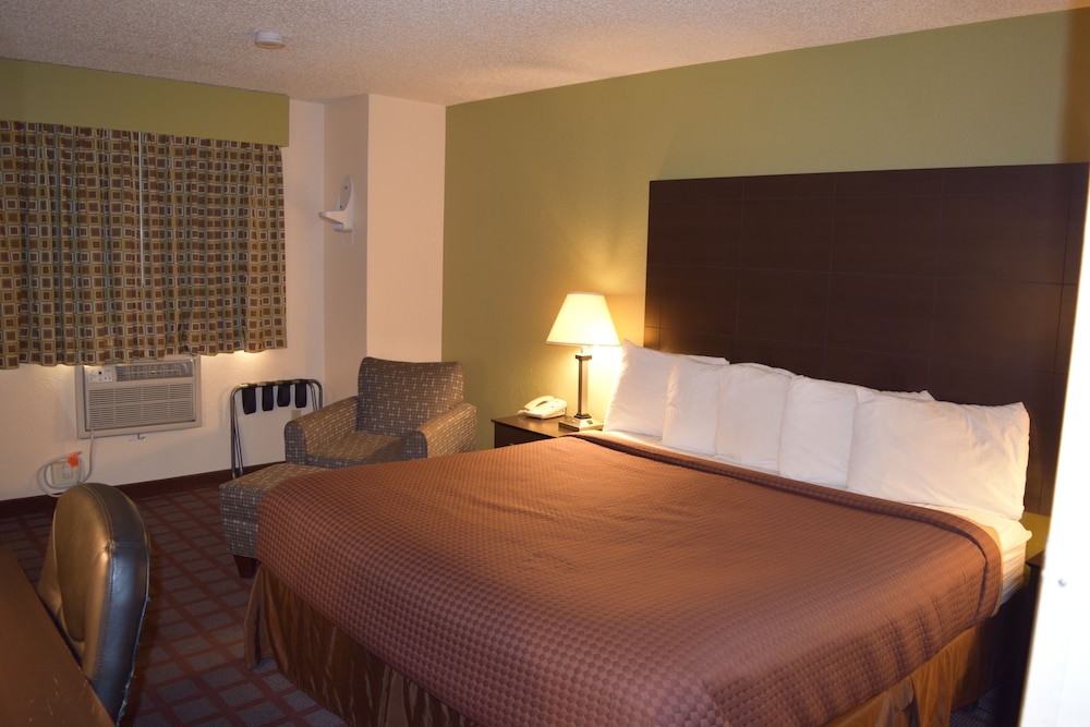 Super 8 by Wyndham Saginaw - photo 13