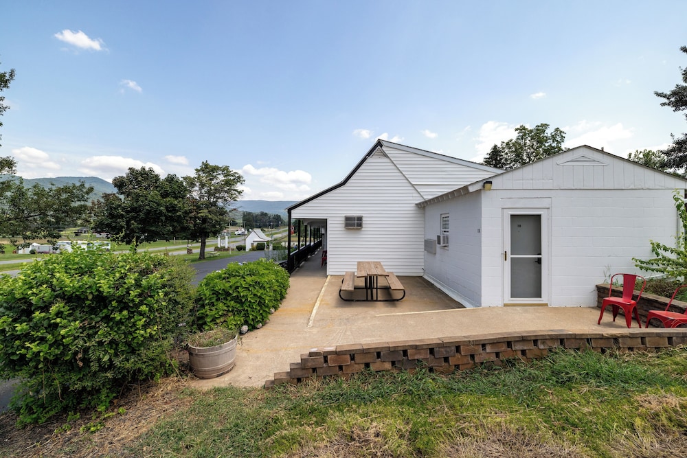 Hillside Motel LLC - photo 133