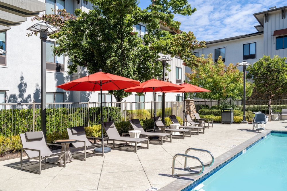 Hampton Inn & Suites Windsor Sonoma Wine Country - photo 39