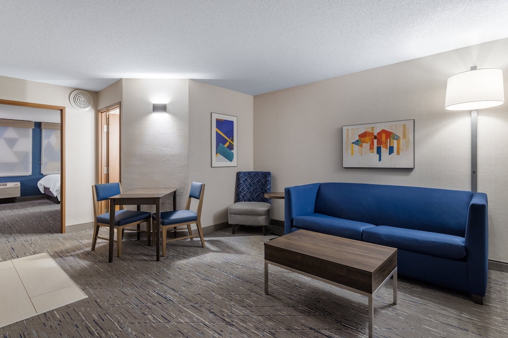Holiday Inn Express & Suites Vadnais Heights by IHG - photo 13