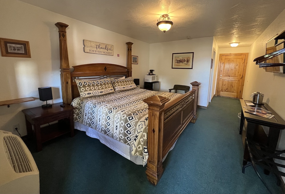 The Snuggle Inn - photo 31