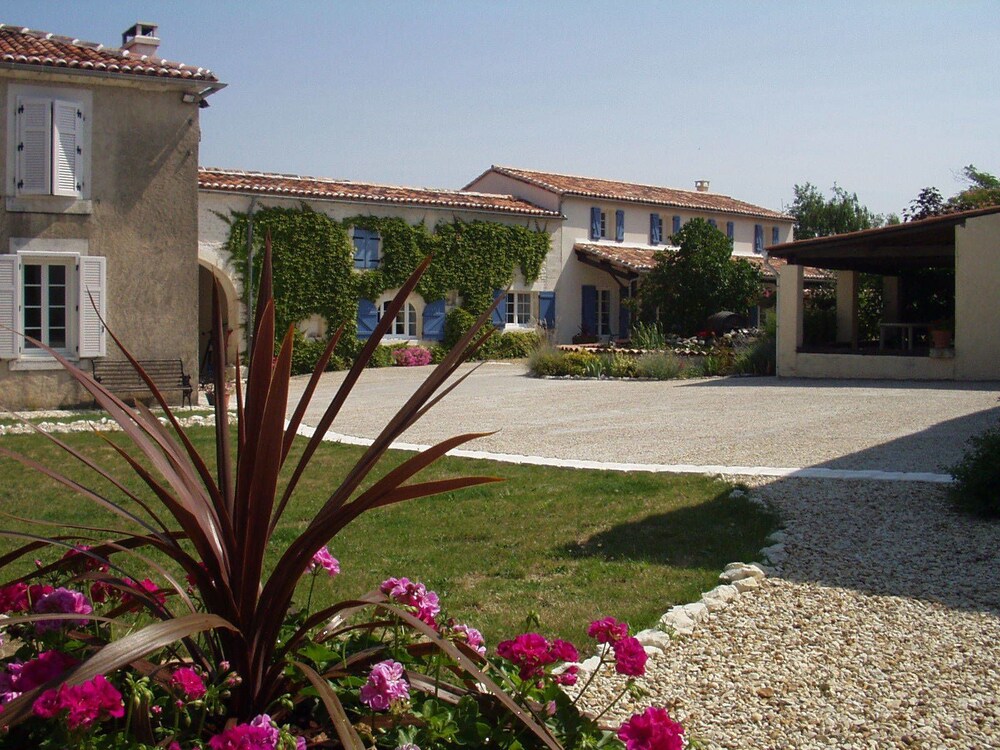 L'Ancienne Distillerie — 4-Star Luxury Hotel in Segonzac, France