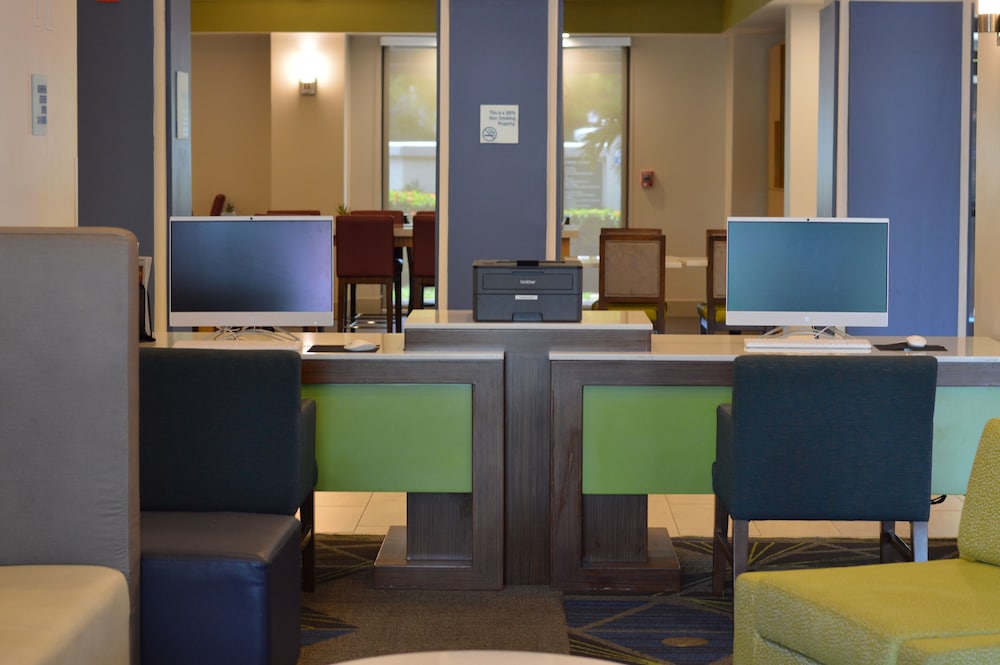 Holiday Inn Express & Suites Miami Hialeah by IHG - photo 58