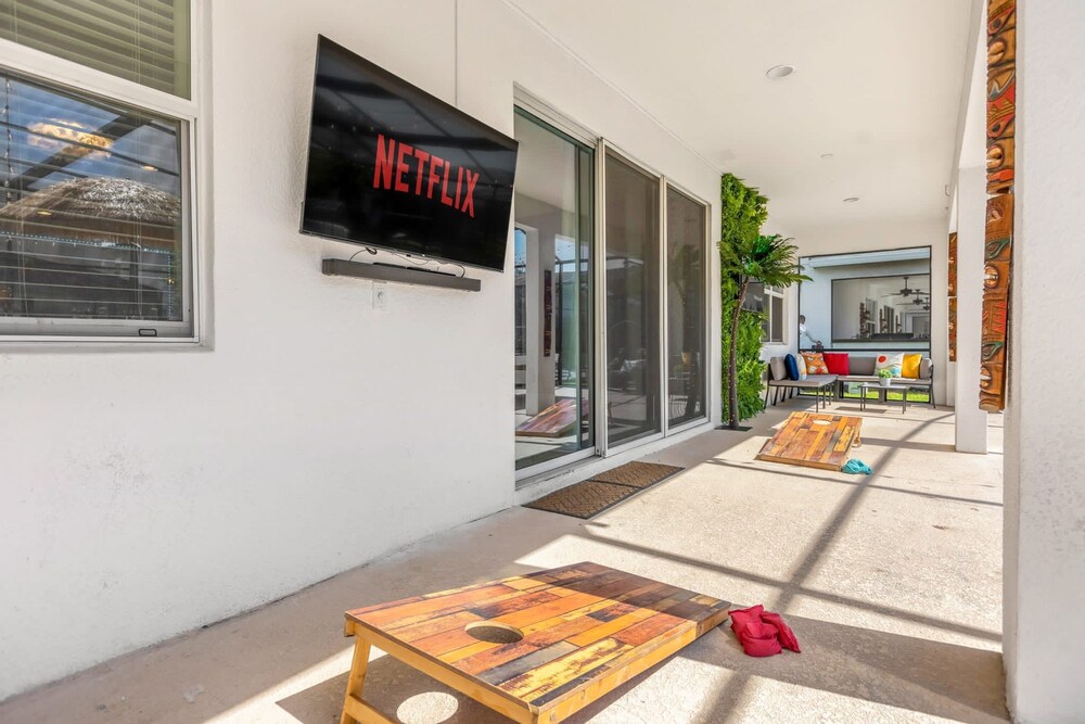 15br Mansion w Private Pool BBQ and Netflix Kissimmee - photo 11