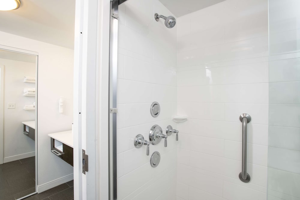 Hampton Inn & Suites Cincinnati Kenwood - photo 31