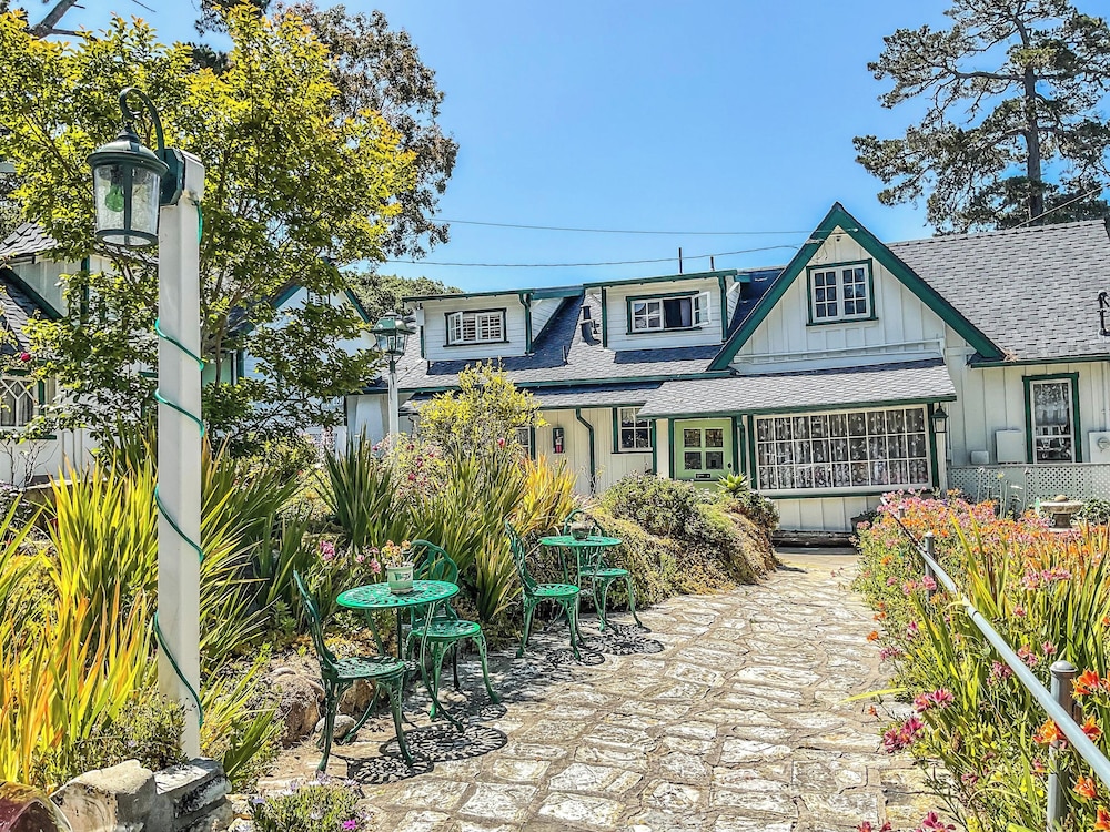 Carmel Green Lantern Inn - photo 90