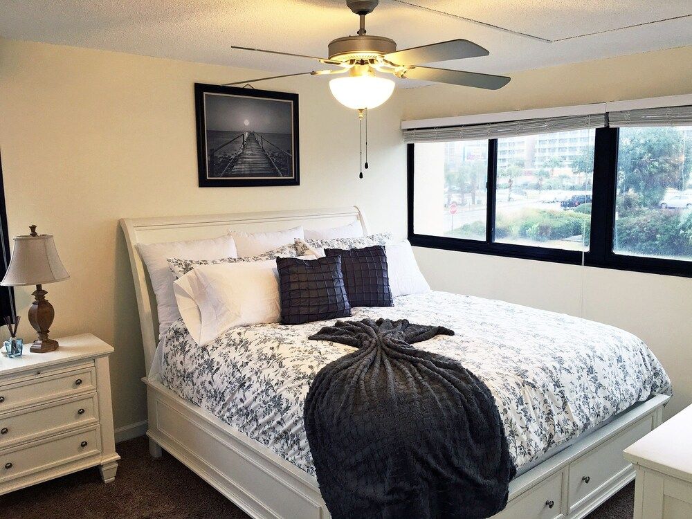 Holiday Towers 206 3 Br condo by RedAwning - photo 14
