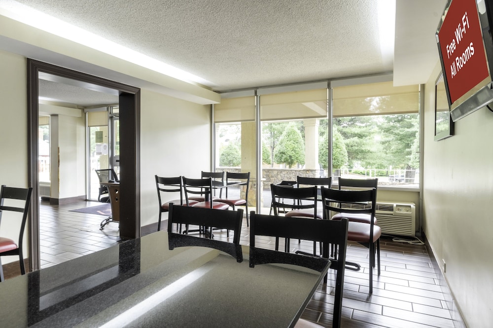 Red Roof Inn Charlottesville - photo 4