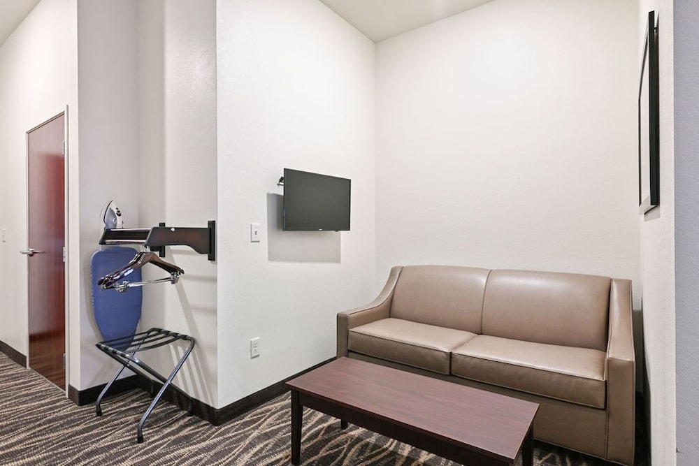 Cobblestone Hotel & Suites Mosinee - photo 36