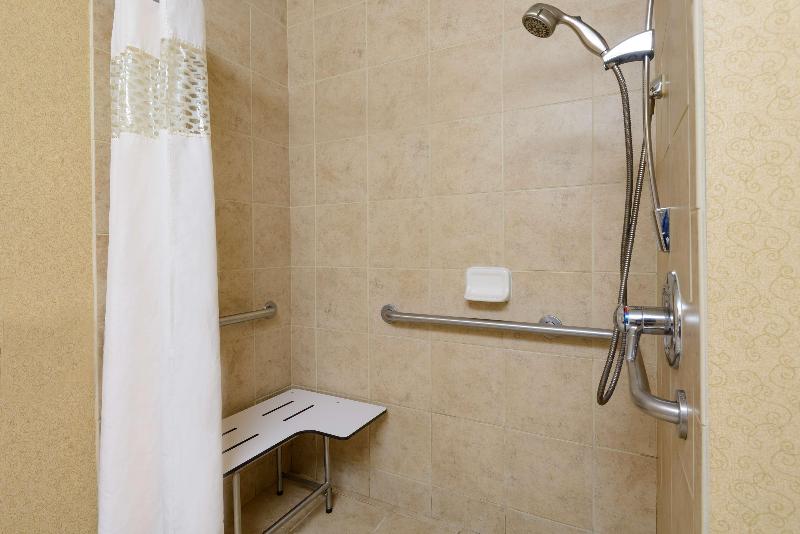 Hampton Inn Mt. Vernon OH - photo 4