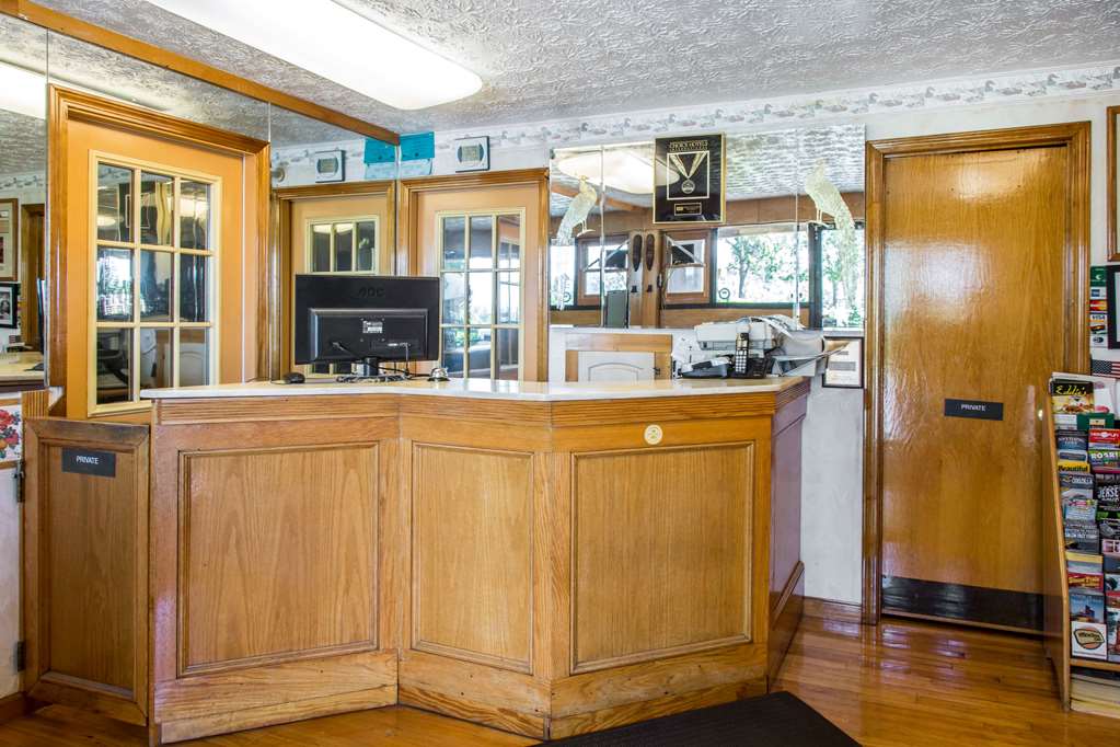 Rodeway Inn & Suites Branford Guilford - photo 7
