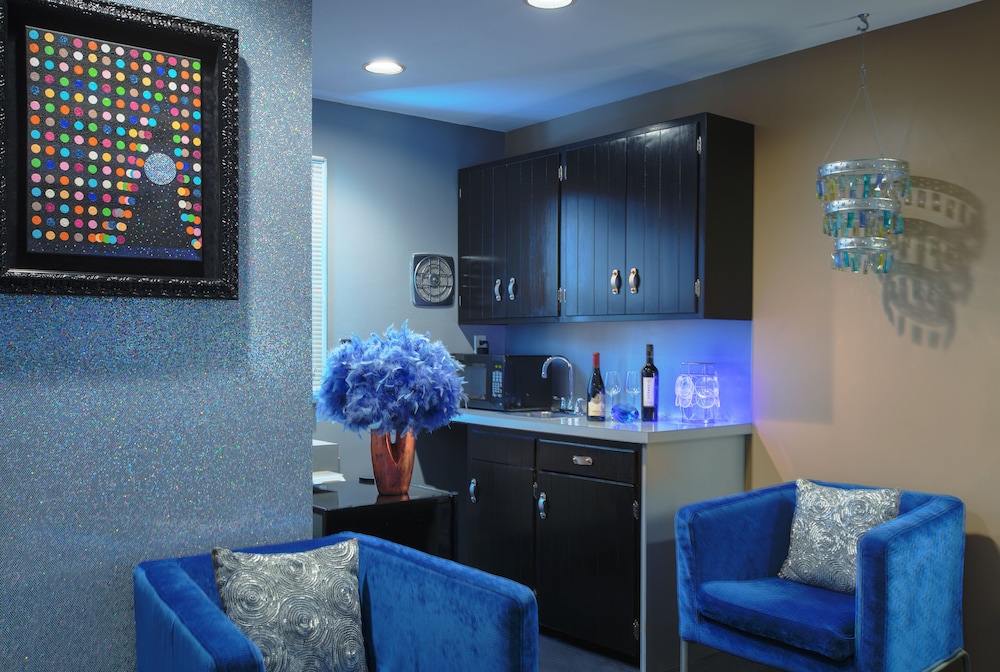 The Roxbury - photo 12