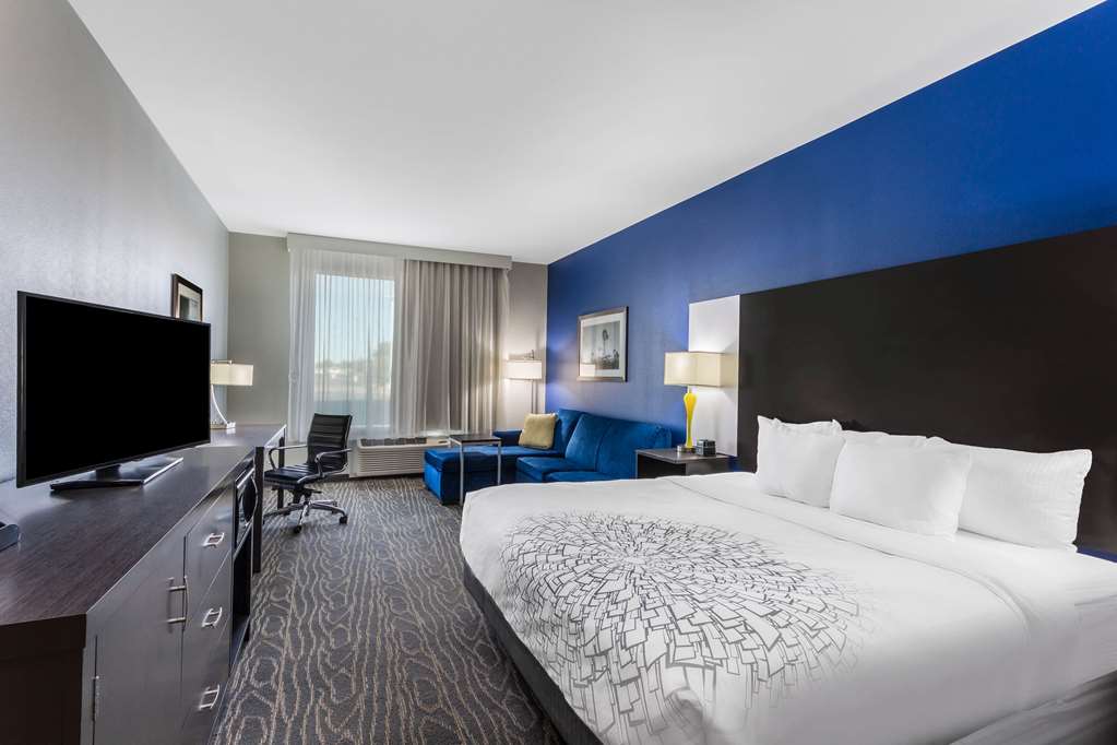 La Quinta Inn & Suites by Wyndham Odessa N. Sienna Tower - photo 24