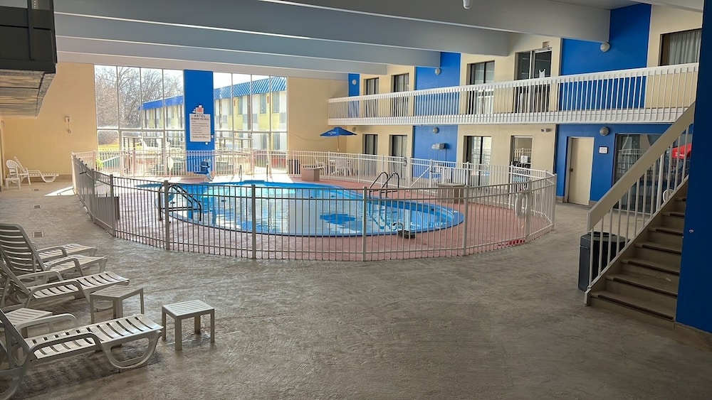 Days Inn by Wyndham Rock Falls - photo 29