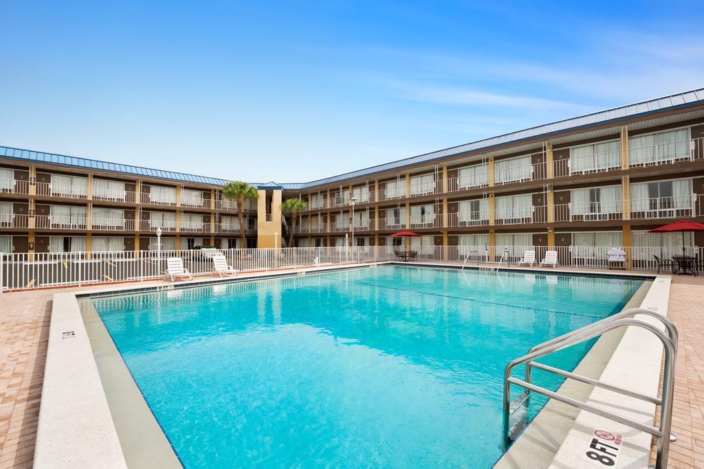 Days Inn Tampa North of Busch Gardens - photo 3