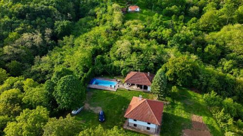 Kosmajski Beg: Vaša privatna vikendica sa bazenom