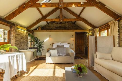 The Yard at Borough Farm — 4-Star Luxury Hotel in Lifton, United Kingdom