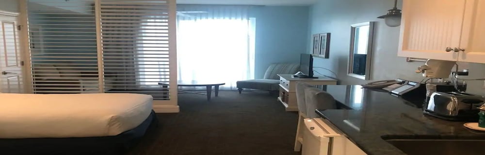 Harborside Suites at Little Harbor - photo 9