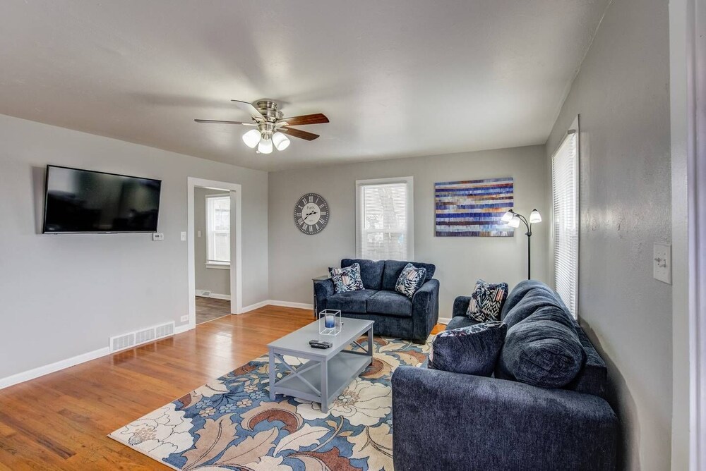 2BR Olympic Training Center Dog friendly - photo 17
