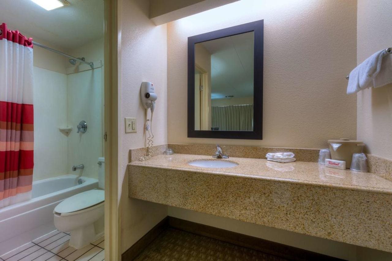 Red Roof Inn Memphis East - photo 9