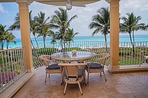 Villa Renaissance Unit 205 Grace Bay Beach — 4-Star Luxury Hotel in Providenciales, Turks and Caicos Islands