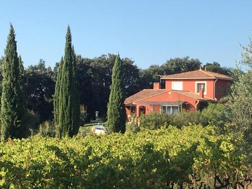 Domaine Des Lavarines — hotel near Avignon Caumont airport
