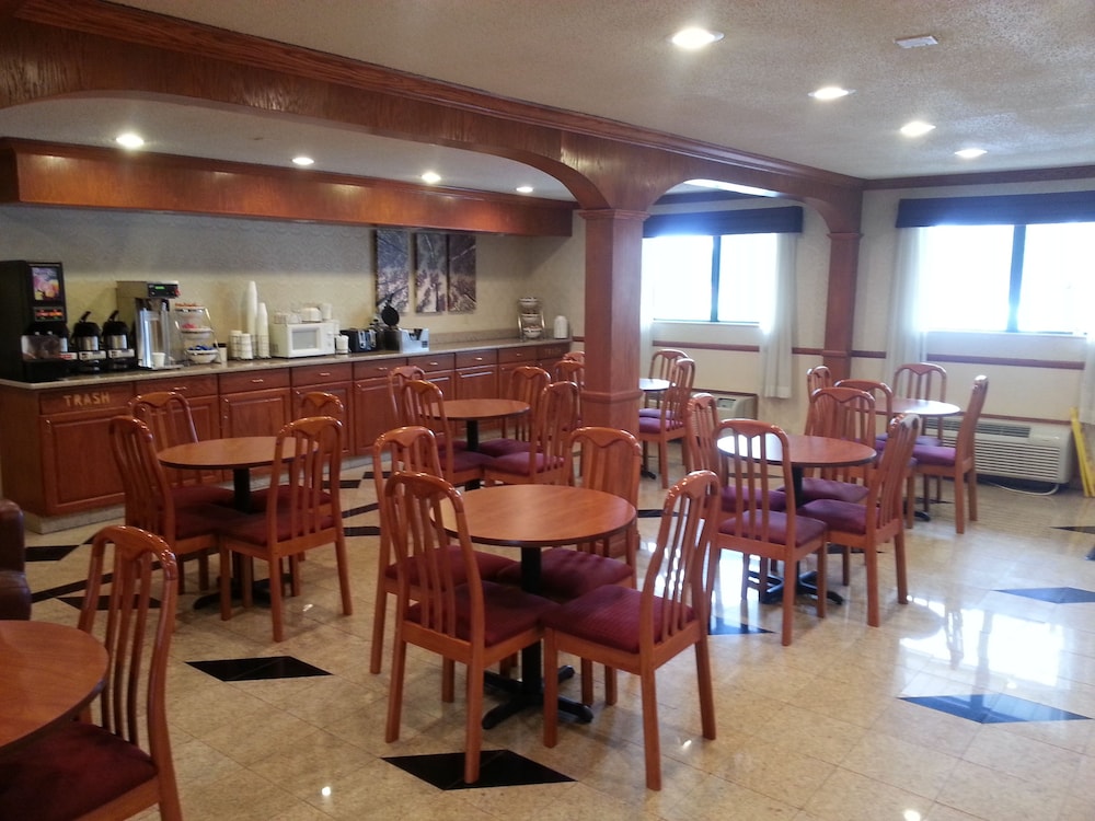 Days Inn & Suites by Wyndham Monroe - photo 16