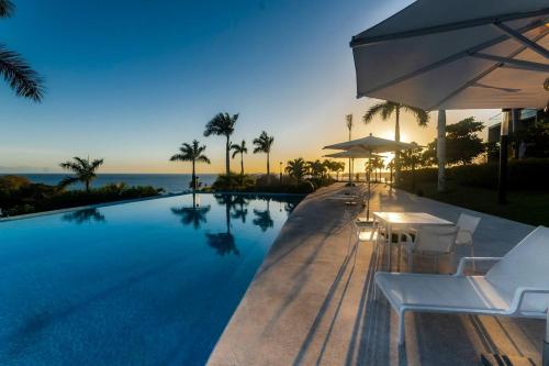 Bolongo — 4-Star Luxury Hotel in Higuera Blanca, Mexico