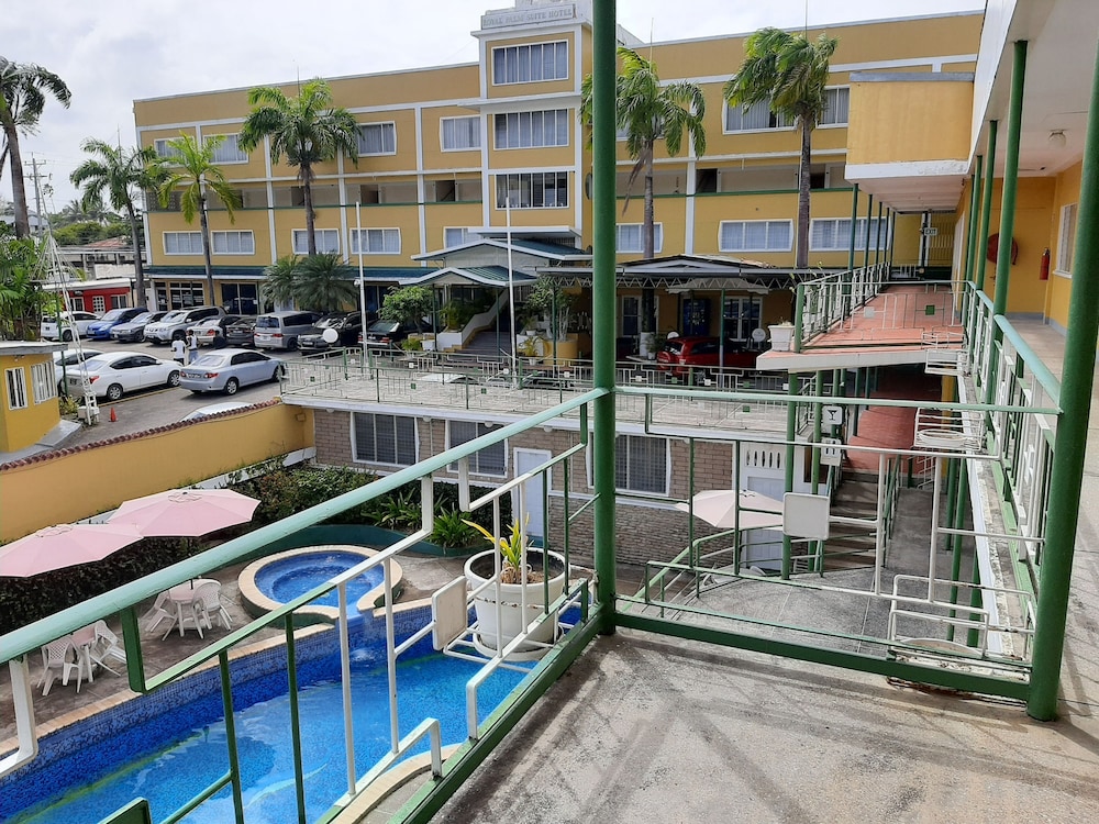 Royal Palm Suite Hotel