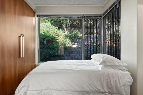 Sea Views Secret Garden 3 Bedroom Villa in Camps Bay