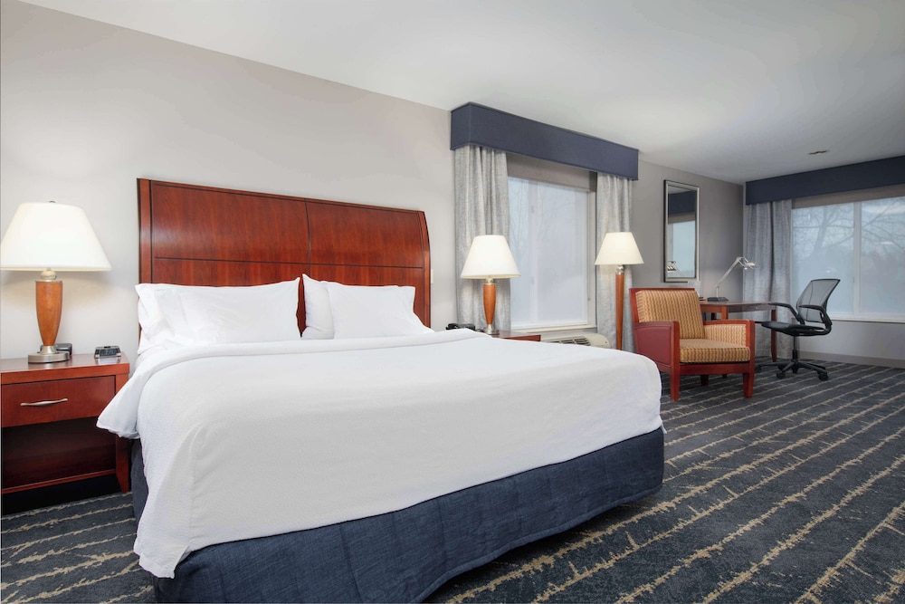 Hilton Garden Inn Milwaukee Northwest Conference Center - photo 11
