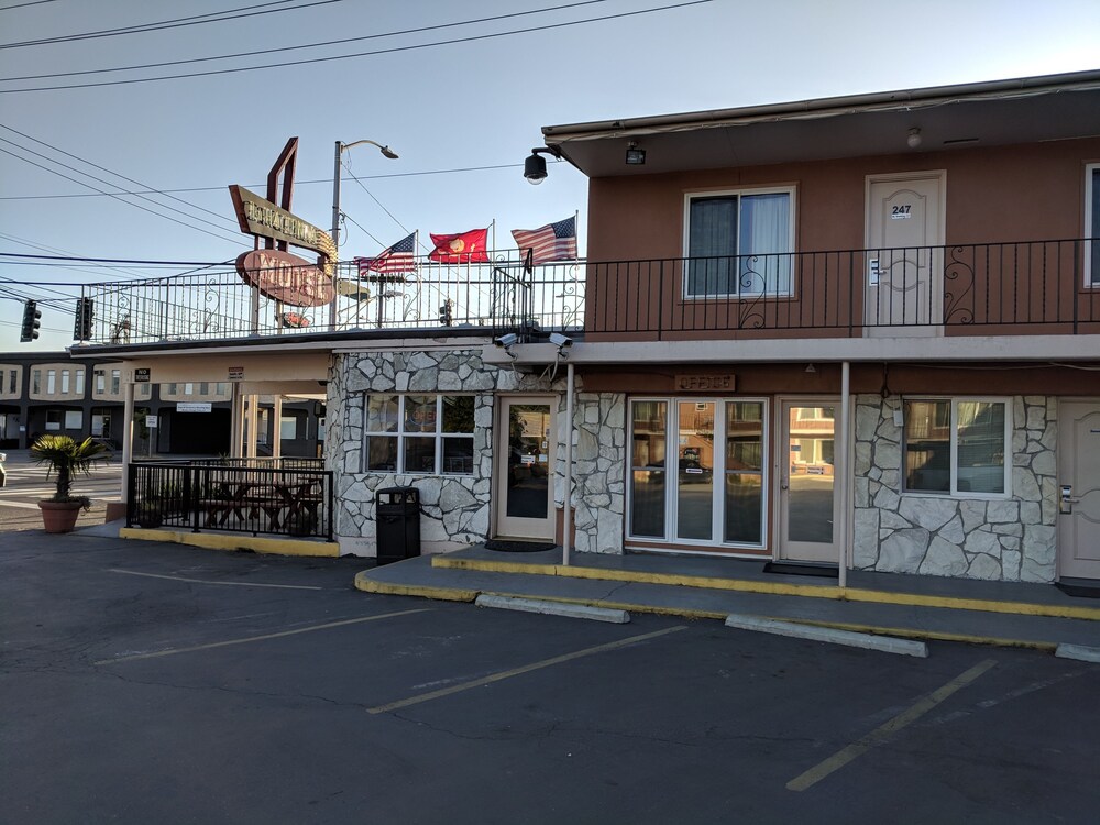 La Hacienda Motel