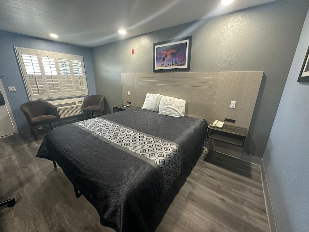 Orange Tustin Inn - photo 10