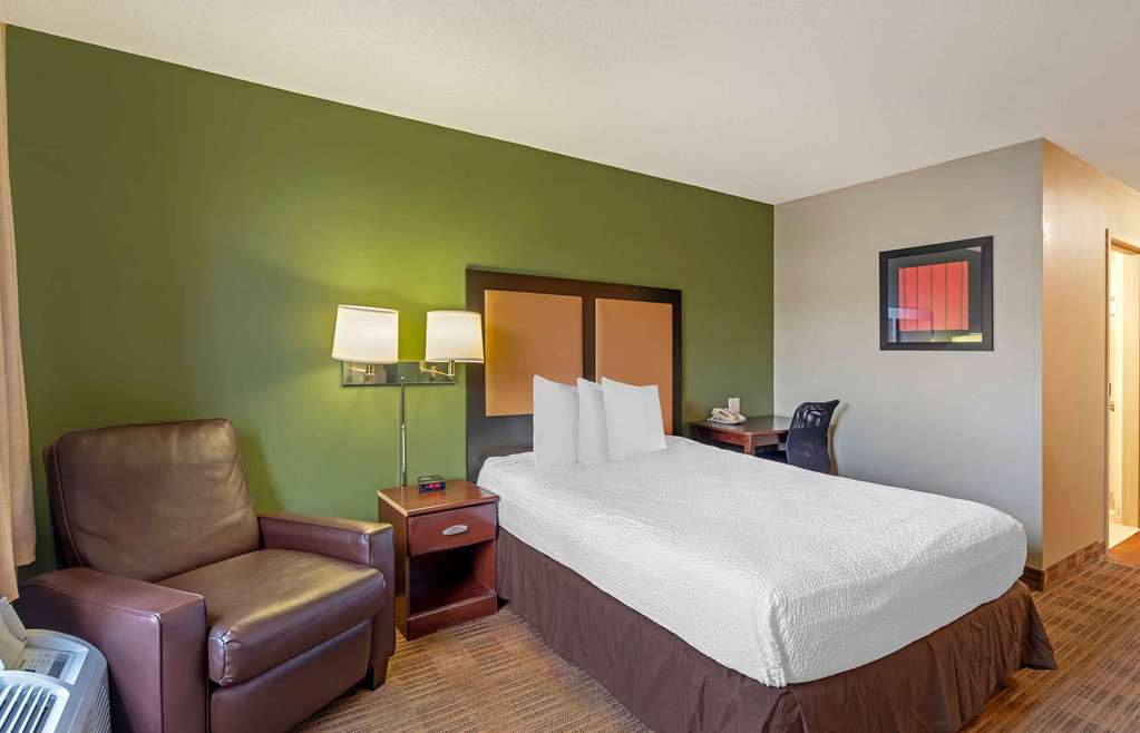 Extended Stay America Suites Chicago Woodfield Mall - photo 12