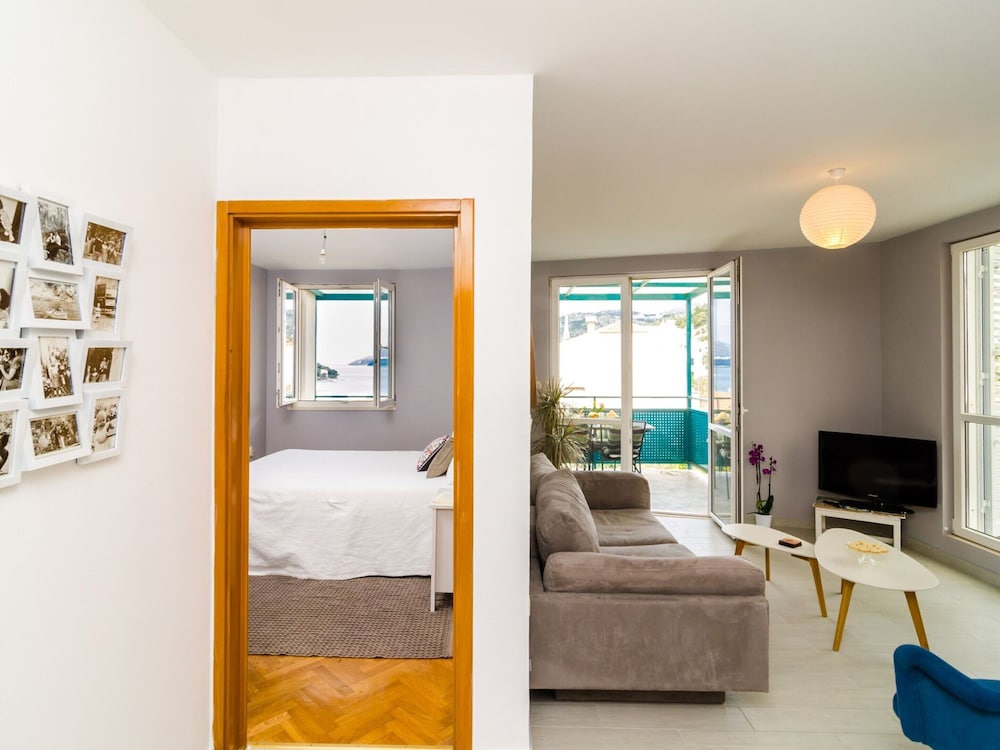 Apartment Radovan One bedroom Apartment With Balcony and Sea View