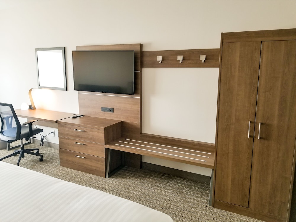 Holiday Inn Express & Suites Charlotte NE University Area by IHG - photo 28