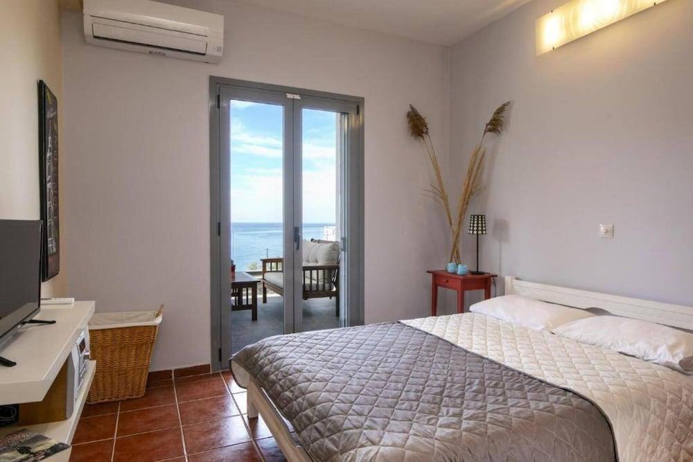 Seaview Villa in Nimporio — 4-Star Luxury Hotel in Nea Stira, Greece