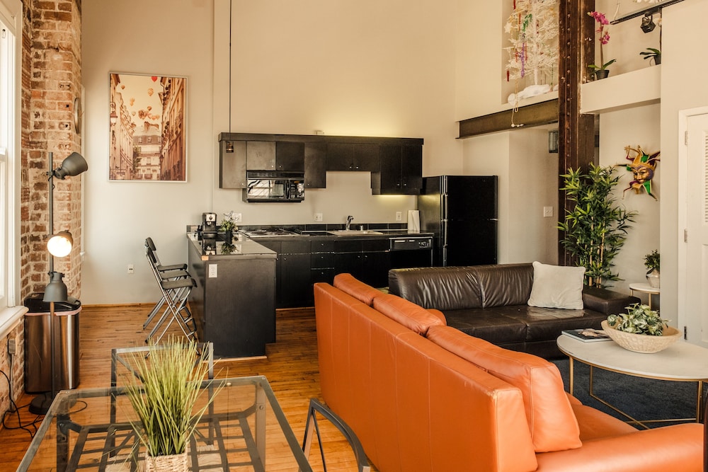 Crashpad On Main Street - photo 19