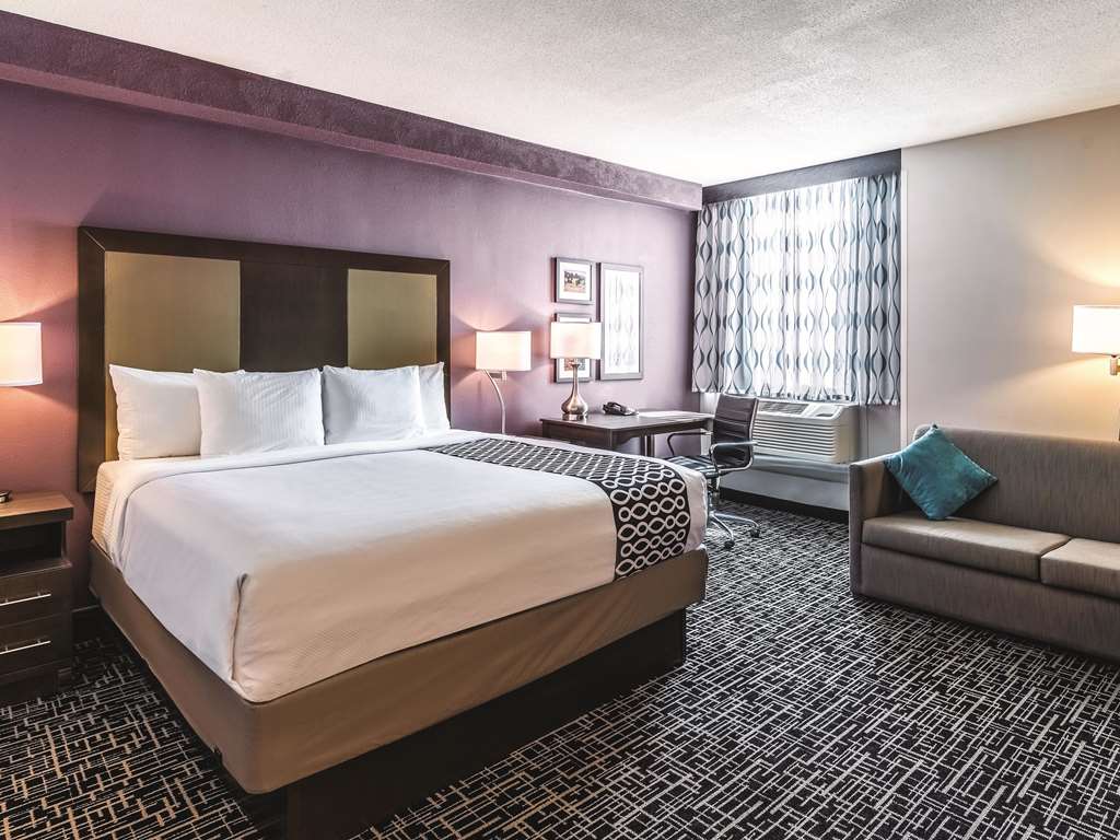 La Quinta Inn & Suites by Wyndham Colorado Springs North - photo 28